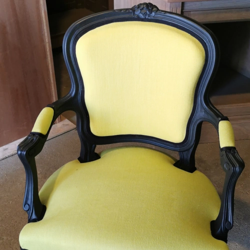 Fauteuil jaune avant