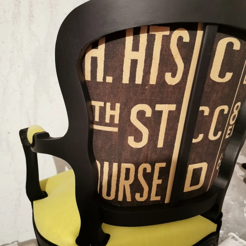 Fauteuil jaune arrière